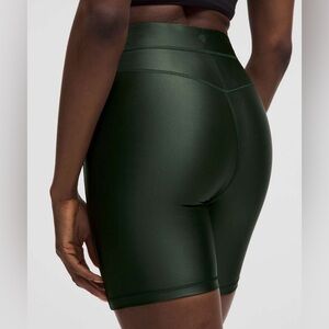Lululemon Satin Shine High-Rise Short 6"
Rainforest Green dark color gloss